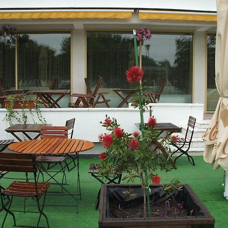 Hotel Condor Mamaia Exterior photo