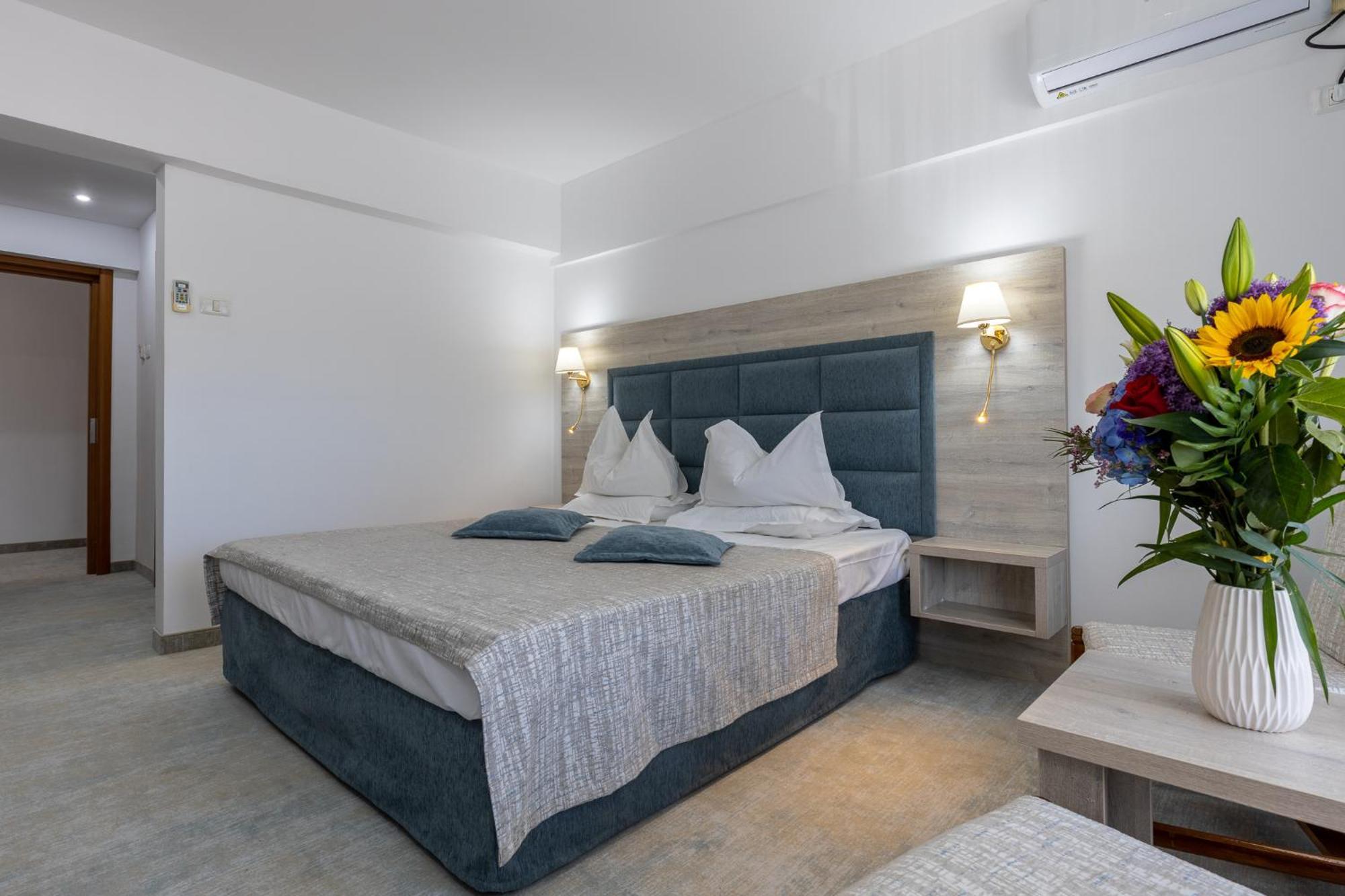 Hotel Condor Mamaia Exterior photo