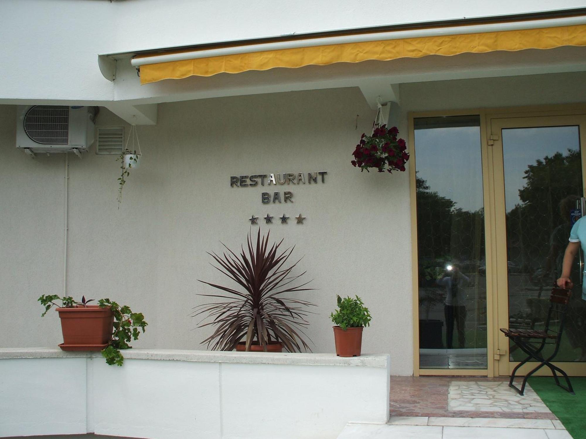 Hotel Condor Mamaia Exterior photo